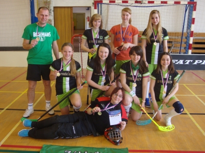 V&iacute;tej zlat&yacute; hattricku!!! Potřet&iacute; zlat&eacute; florbalistky!!!