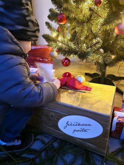 Jež&iacute;&scaron;kova po&scaron;ta na z&aacute;mku